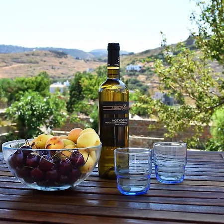 The Garden House Only A 2 Minute Walk From The Picturesque Marine Of Vourkari. *
