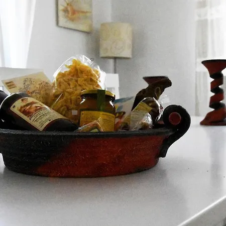 The Garden House Only A 2 Minute Walk From The Picturesque Marine Of Vourkari. * Ioulis