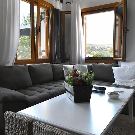 The Garden House Only A 2 Minute Walk From The Picturesque Marine Of Vourkari. *