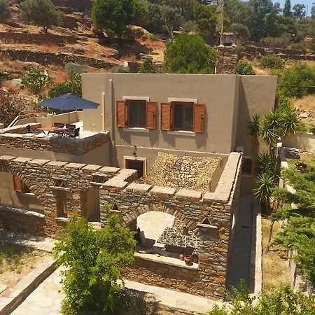 The Garden House Only A 2 Minute Walk From The Picturesque Marine Of Vourkari.