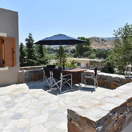 The Garden House Only A 2 Minute Walk From The Picturesque Marine Of Vourkari.